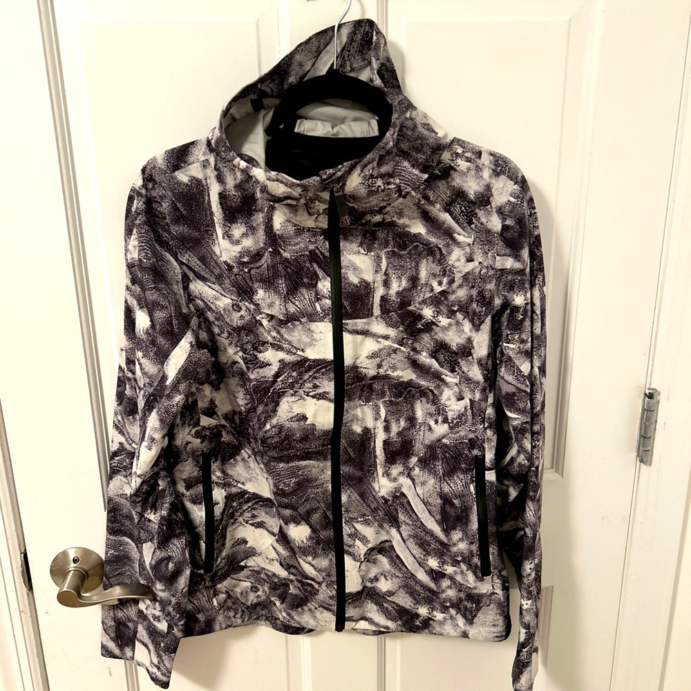 Lululemon Women’s Softshell Jacket (women’s size 8)